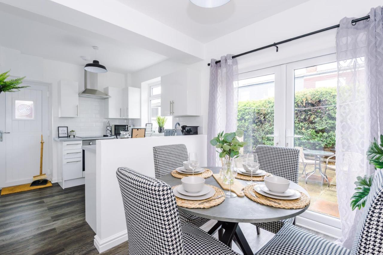 Welcoming 3 Bed Home, 10 Mins From Chester Races And Zoo Saughall 外观 照片