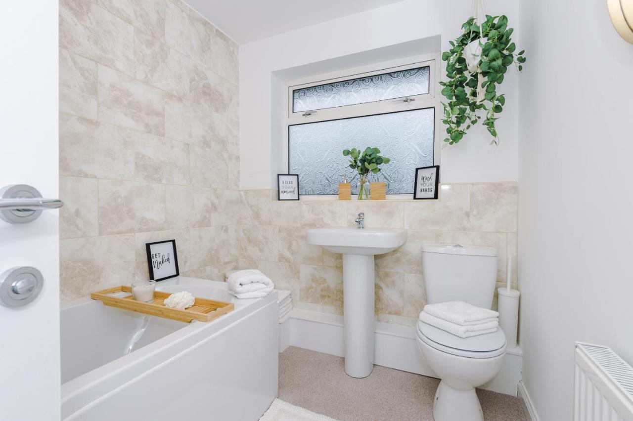 Welcoming 3 Bed Home, 10 Mins From Chester Races And Zoo Saughall 外观 照片